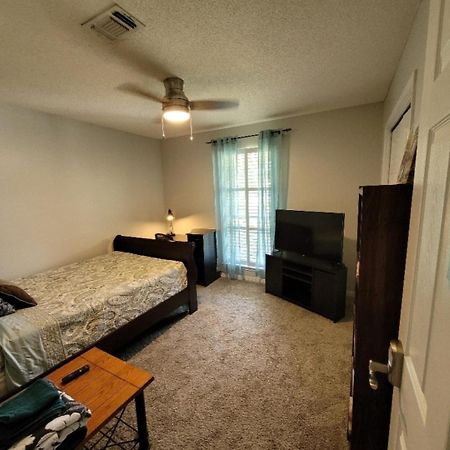 Bedroom Four Minutes From Beach Pensacola Eksteriør billede