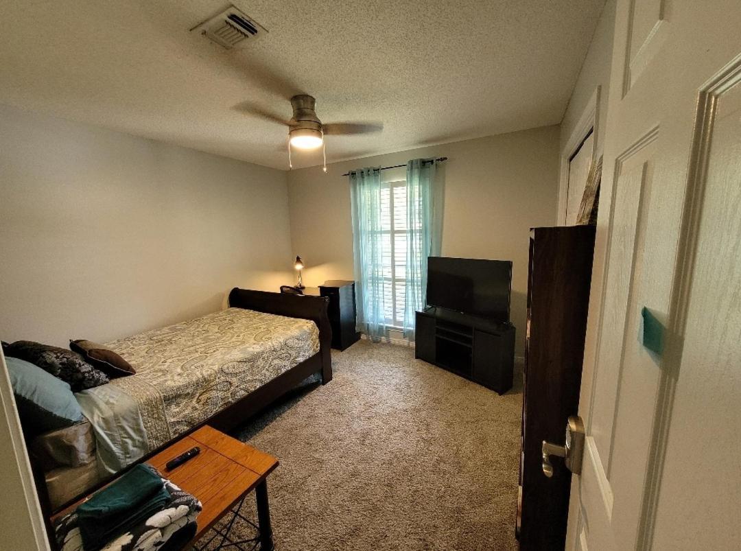 Bedroom Four Minutes From Beach Pensacola Eksteriør billede